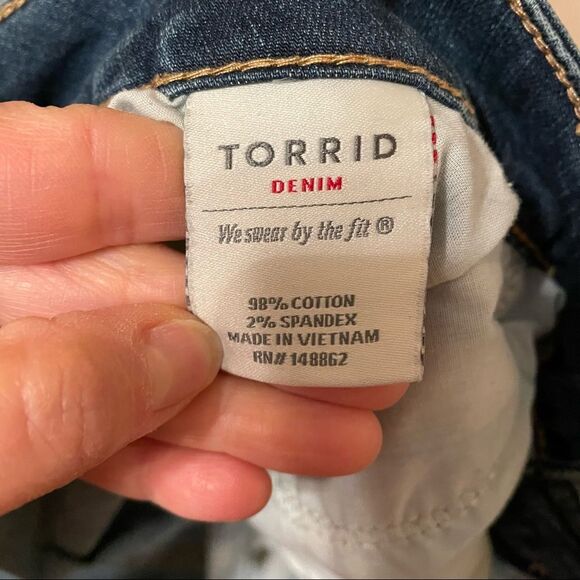 Torrid Women's Blue Denim TALL Cropped Ankle Jeans Fringe Hem Mid Rise Size 16T - Picture 5 of 10